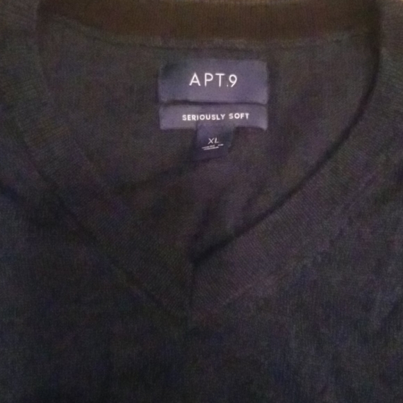 Merino wool v-neck sweater NWOT - Picture 3 of 5